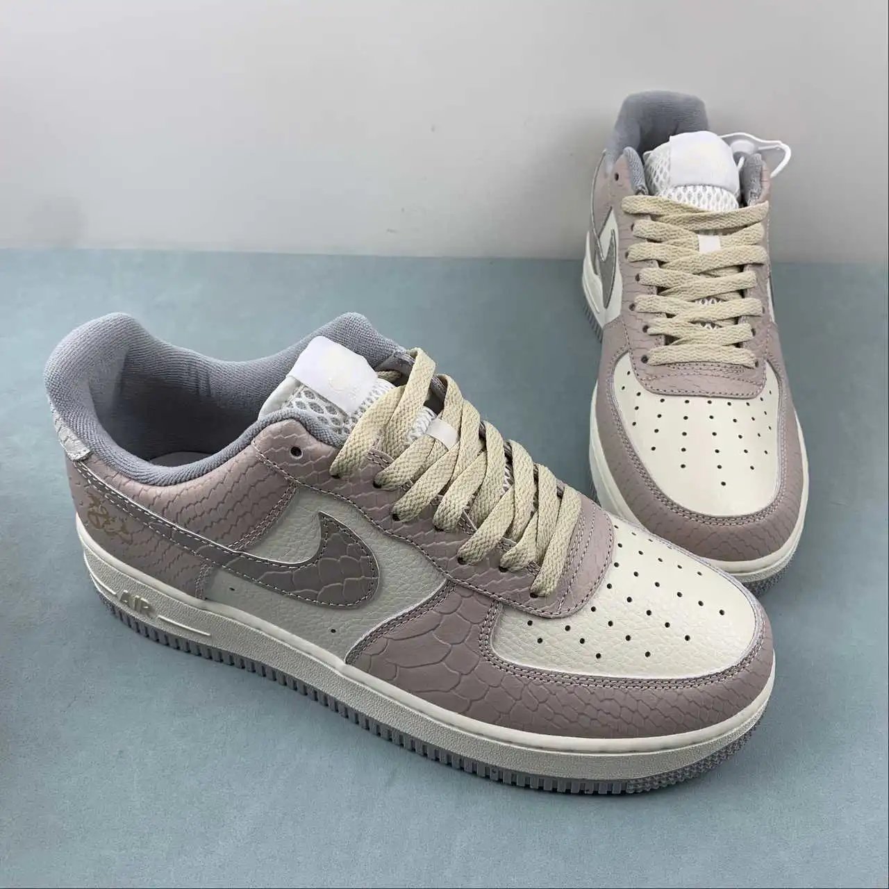 Nike Air Force 1 DX2678-100 thumbnail 2