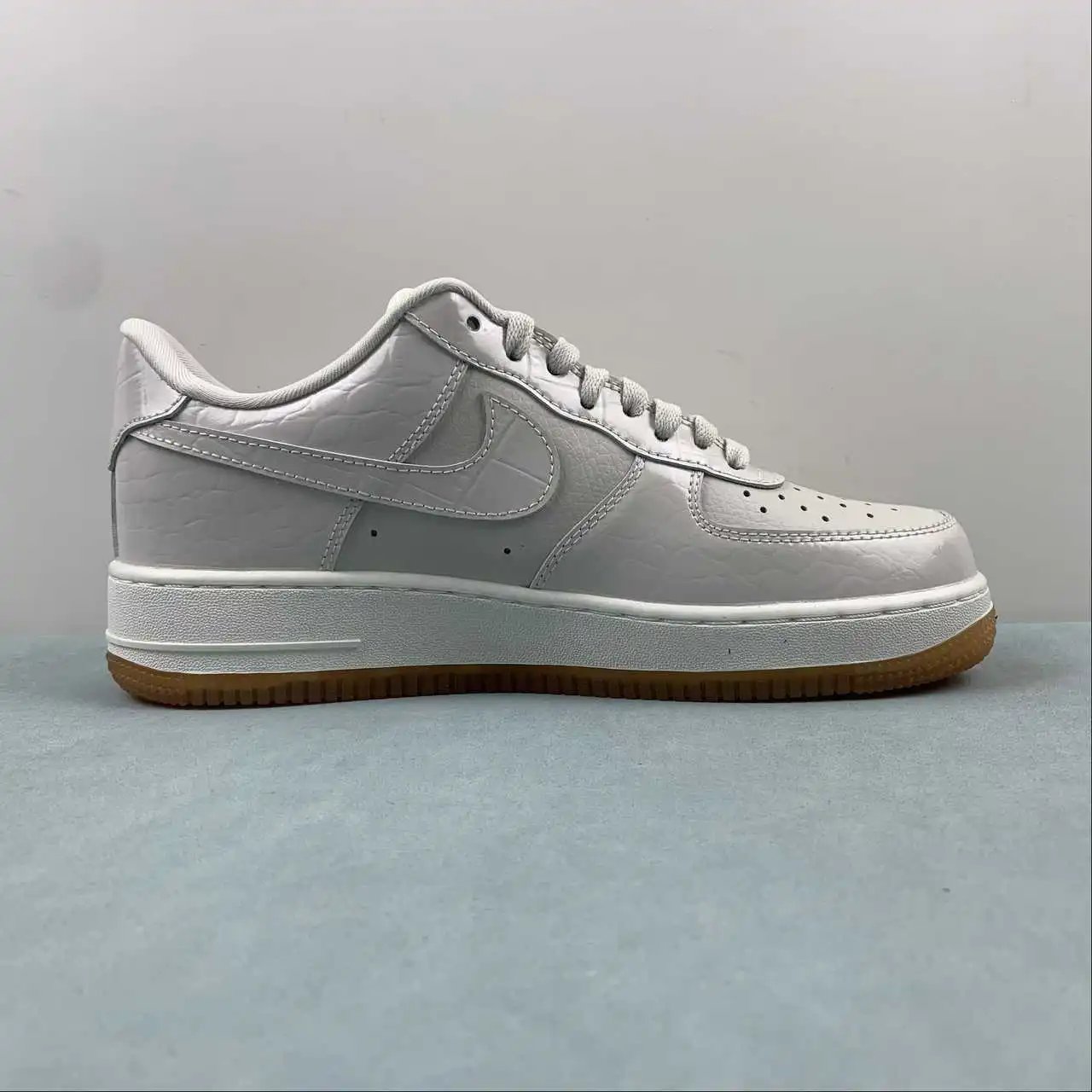 Nike Air Force 1 DZ2708-001 thumbnail 4