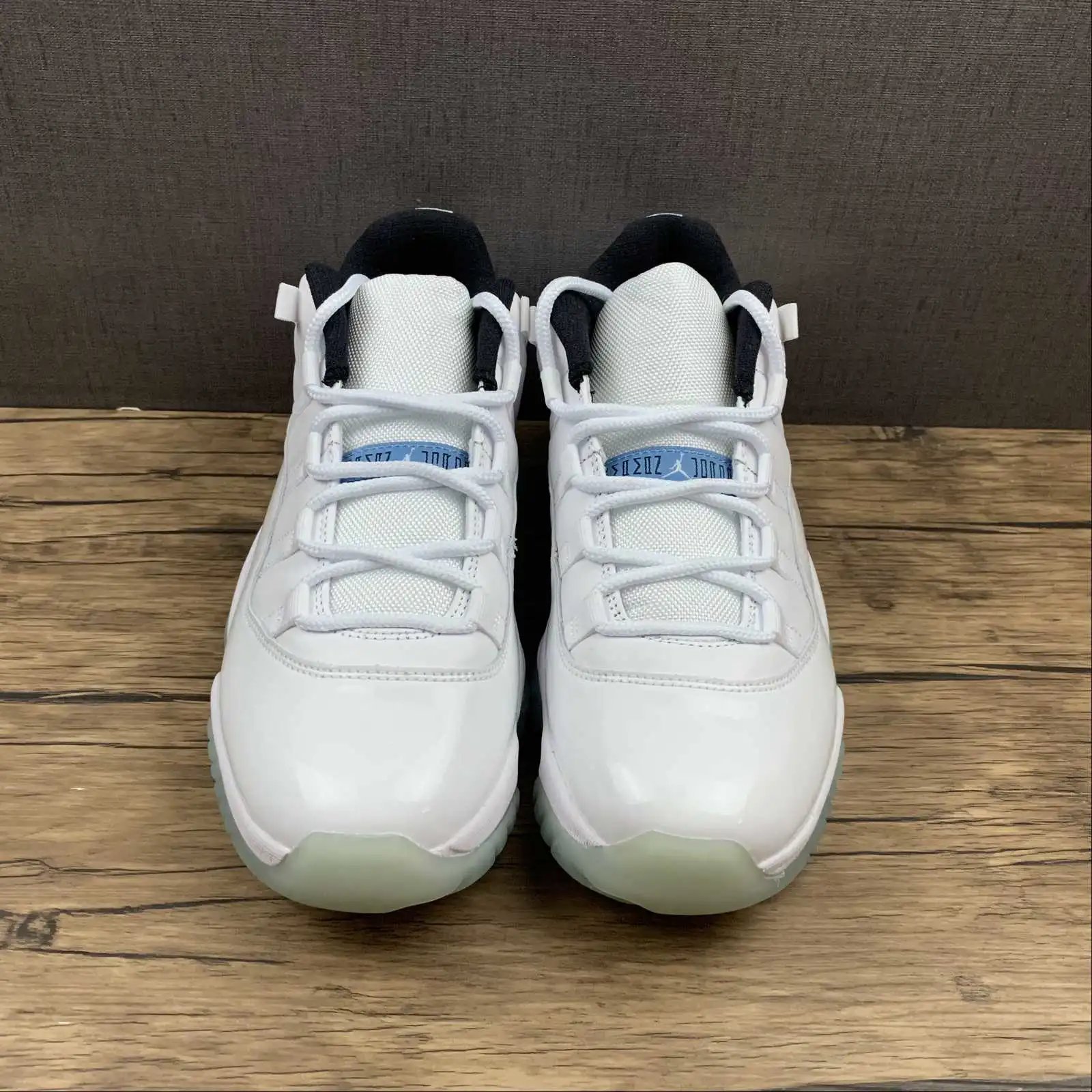 Air Jordan 11 528896-117 thumbnail 3