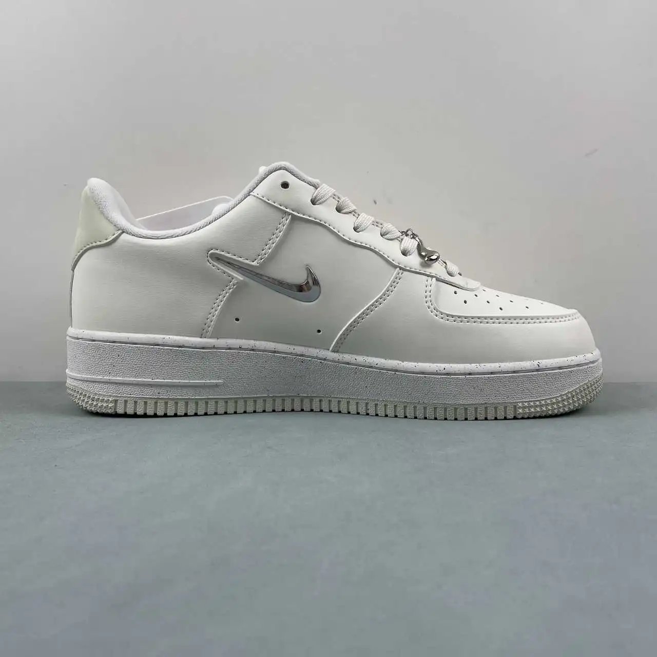 Nike Air Force 1 FN8540-100 thumbnail 4