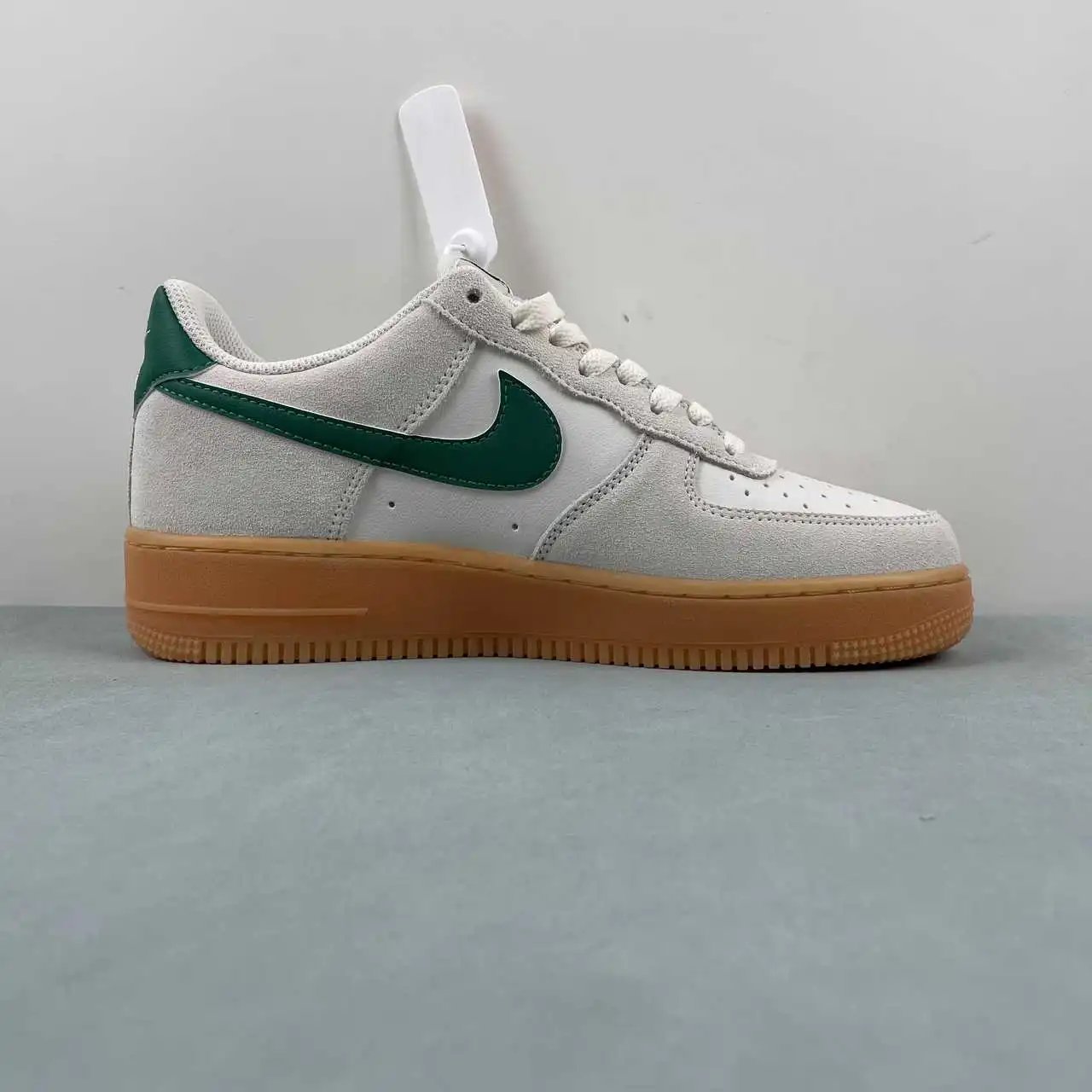 Nike Air Force 1 FQ8714-001 thumbnail 4
