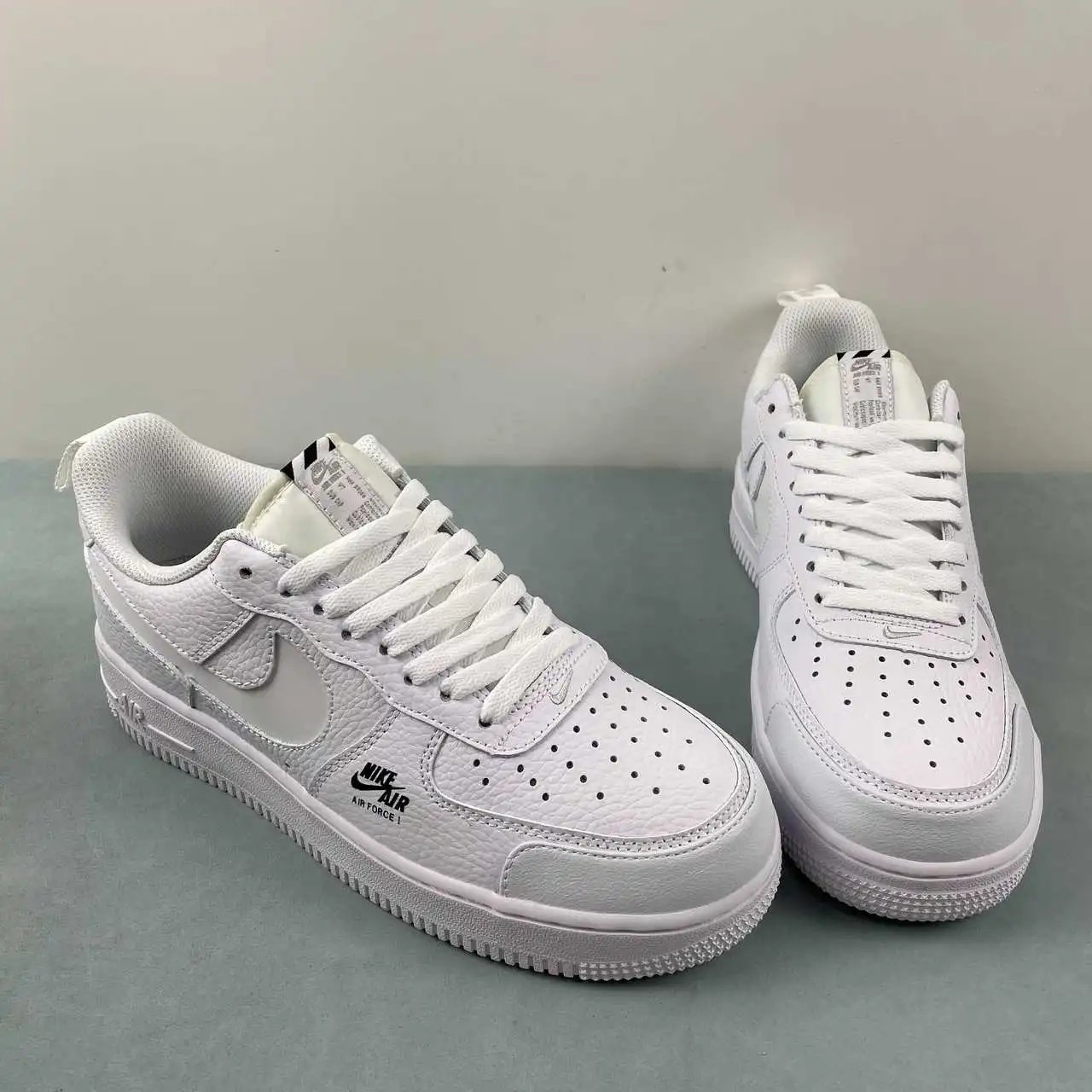 Nike Air Force 1 CV3039-100 thumbnail 2