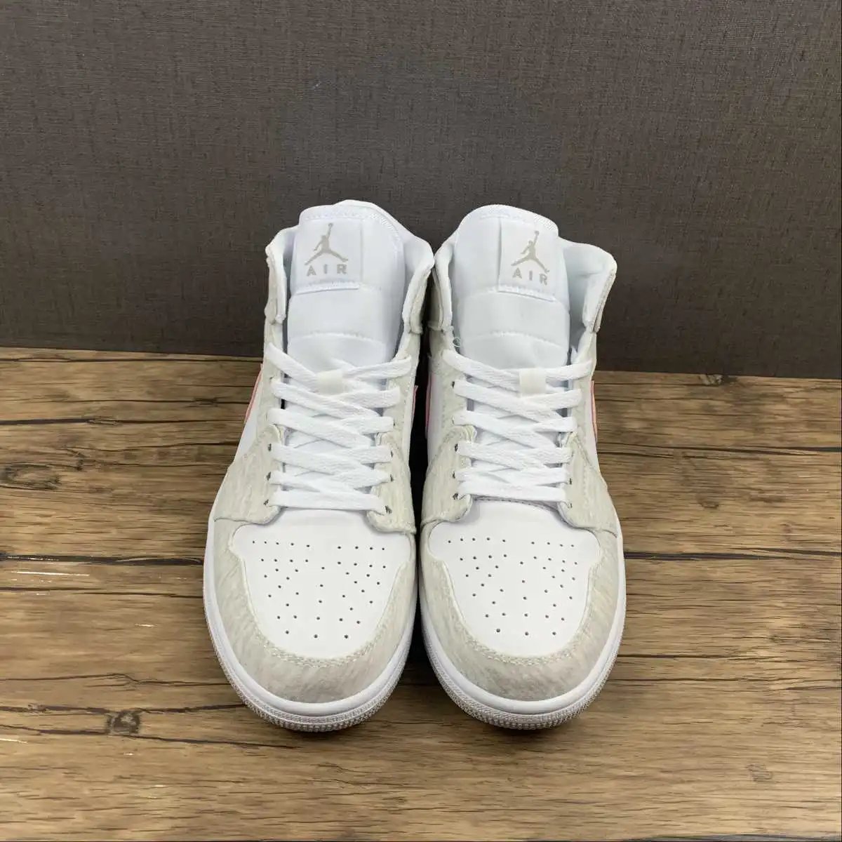 Light Pink AJ1 Mid – DN4045-001 thumbnail 3