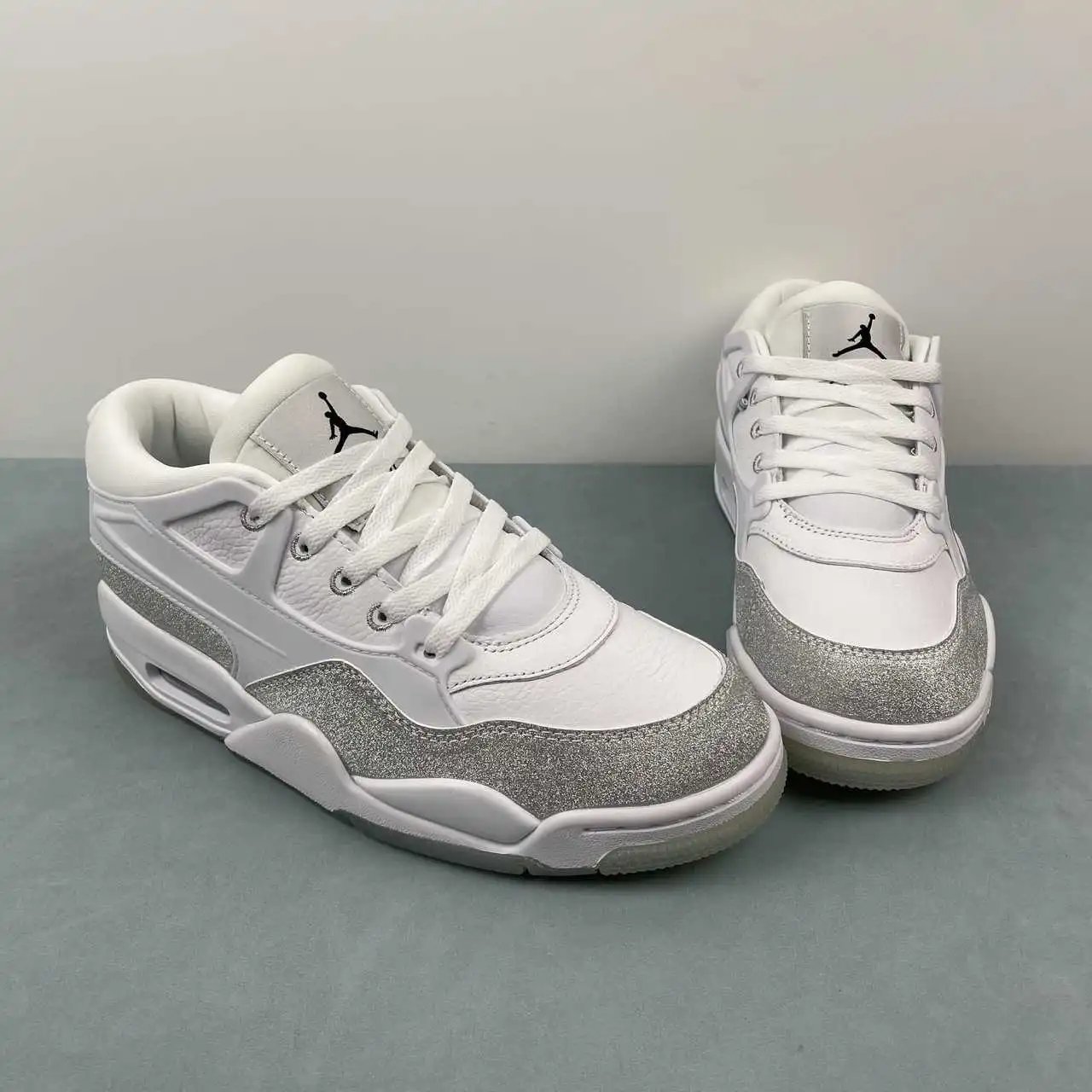 Air Jordan 4 HQ3441-111 thumbnail 2
