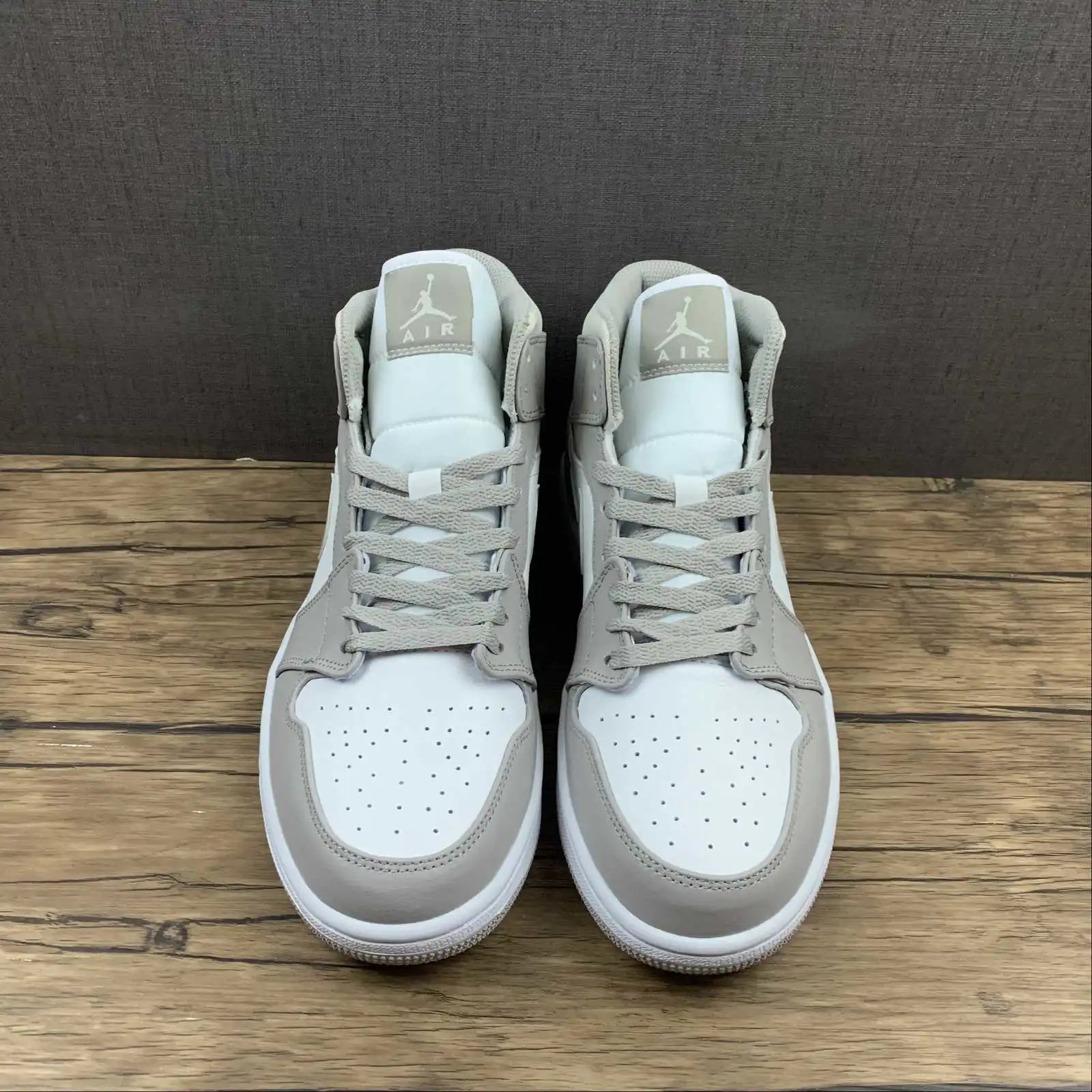AJ1 Milk Tea Grey thumbnail 3