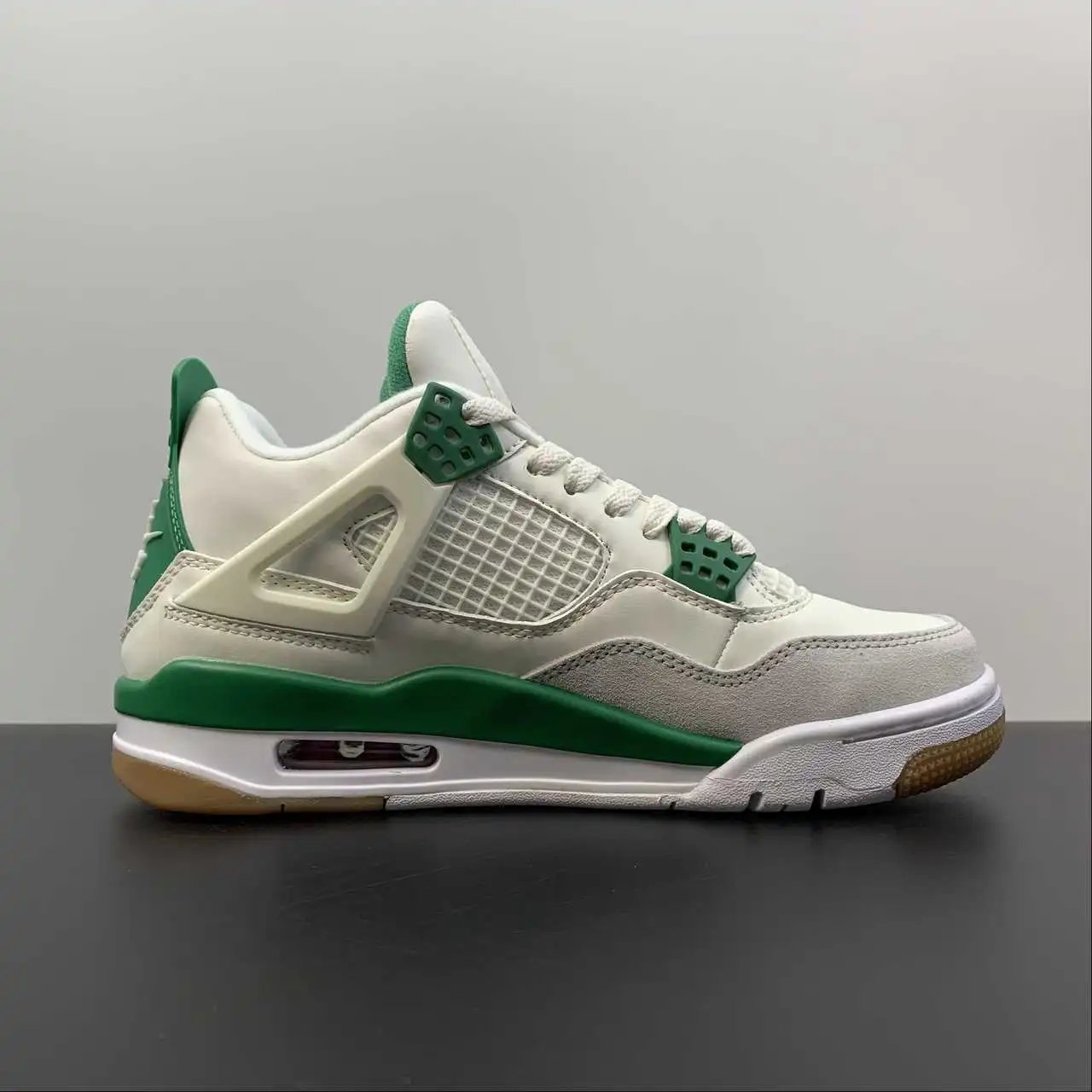 AJ4 × Nike SB DR5415-103 5