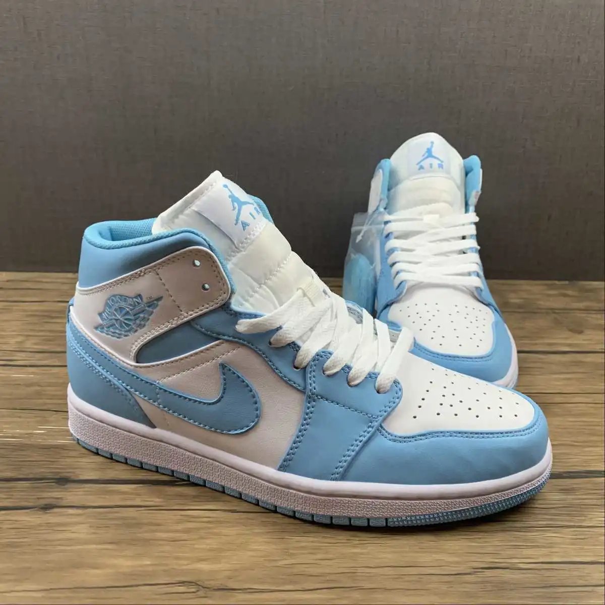 Air Jordan 1 Mid University Blue – BQ6472-141 thumbnail 2