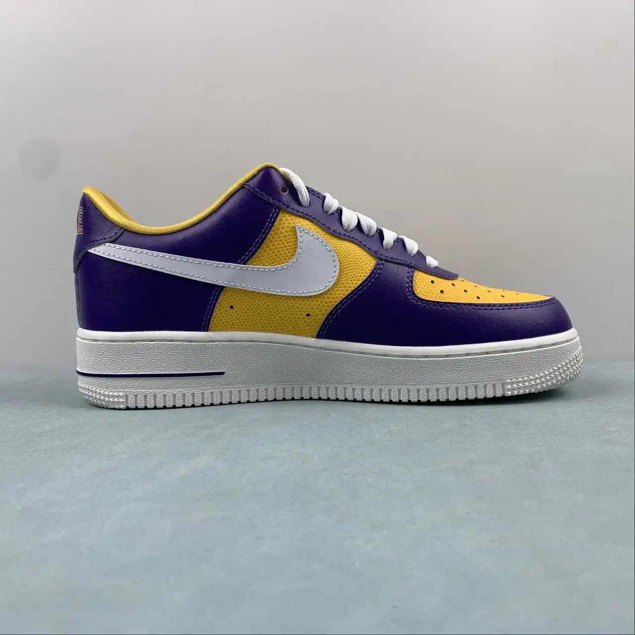 Nike Air Force 1 FJ1408-500 thumbnail 4