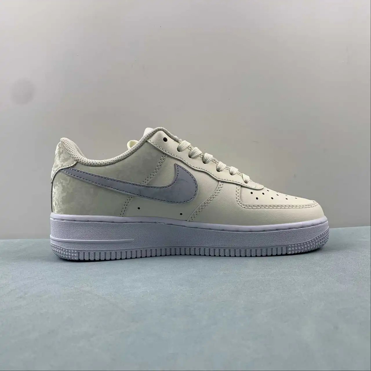 Nike Air Force 1 CT3839-110 thumbnail 4