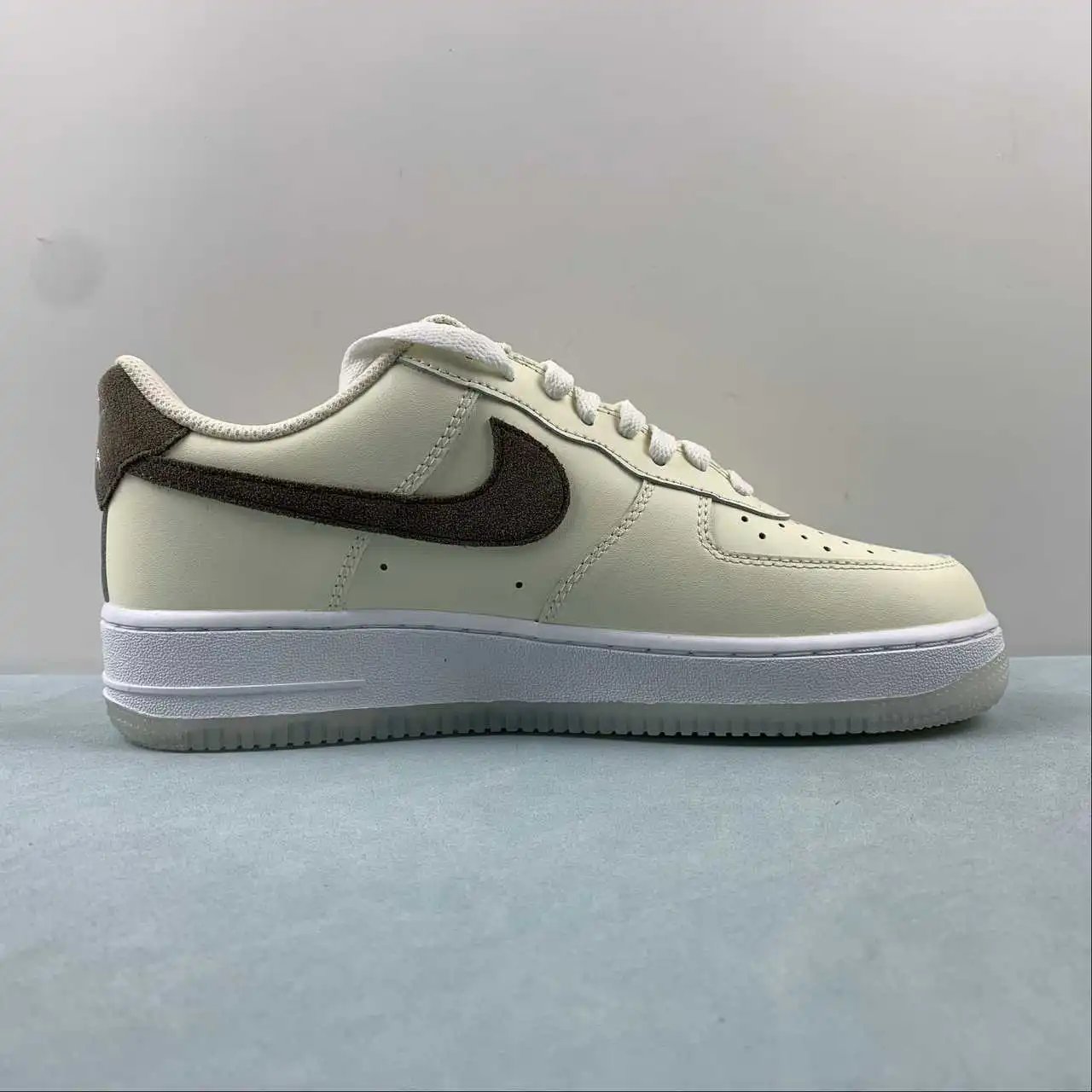 Nike Air Force 1 FN5832-101 thumbnail 4