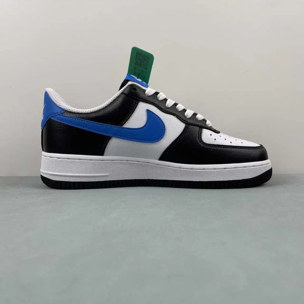 Nike Air Force 1 FN8008-001 thumbnail 4