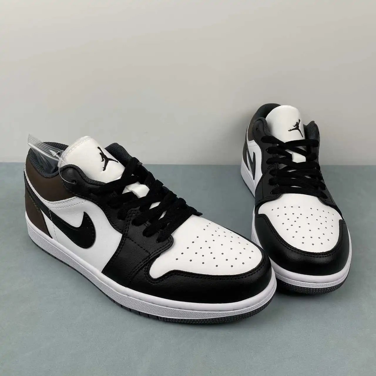 Air Jordan 1 Low 553558-152 thumbnail 2