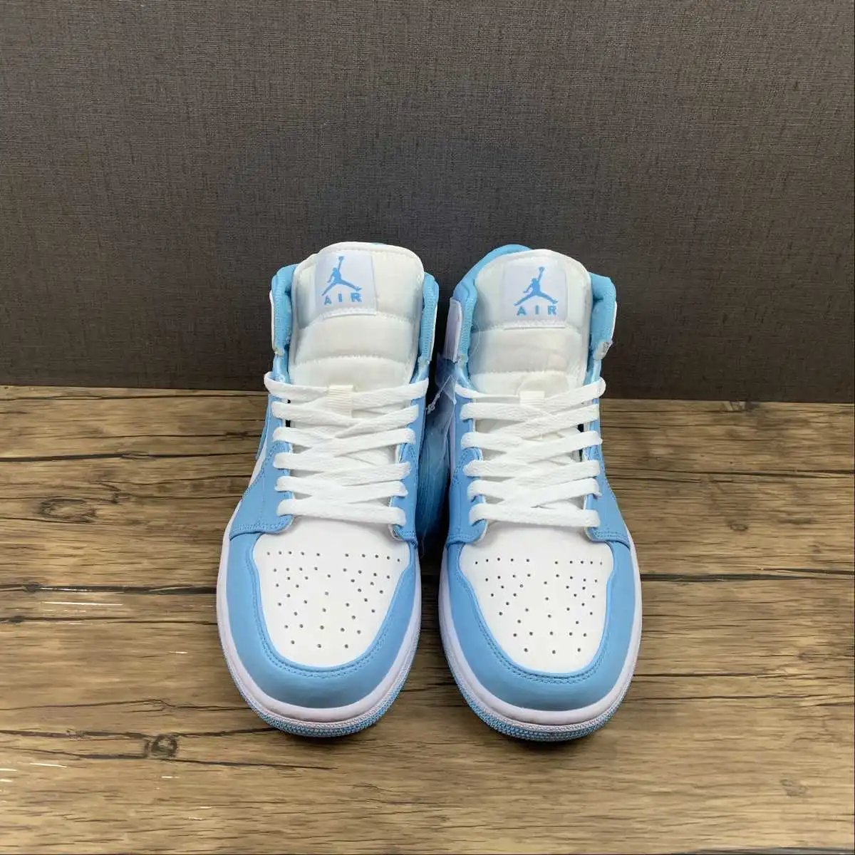 Air Jordan 1 Mid University Blue – BQ6472-141 thumbnail 3