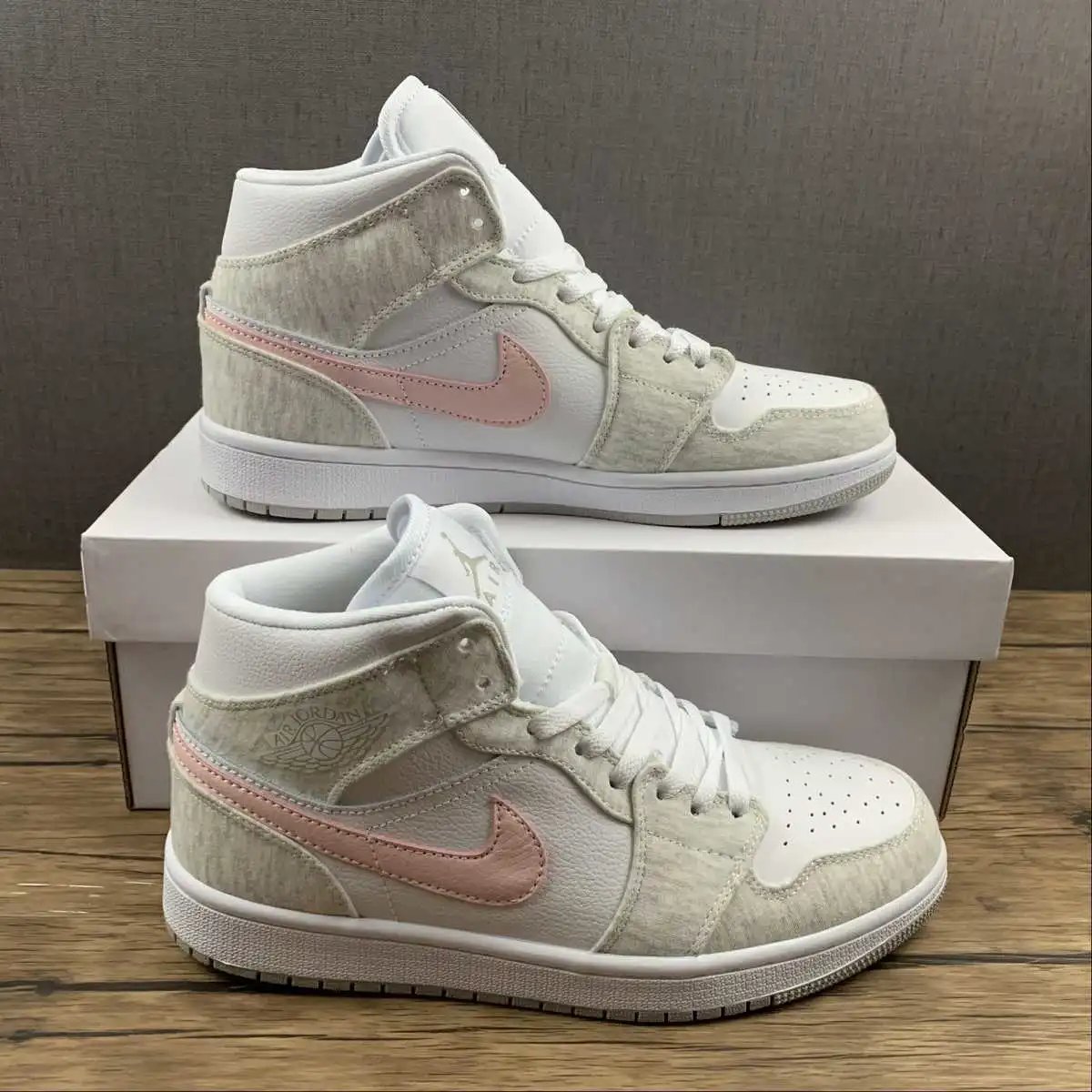 Light Pink AJ1 Mid – DN4045-001