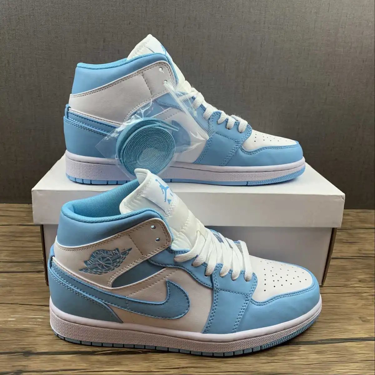 Air Jordan 1 Mid University Blue – BQ6472-141