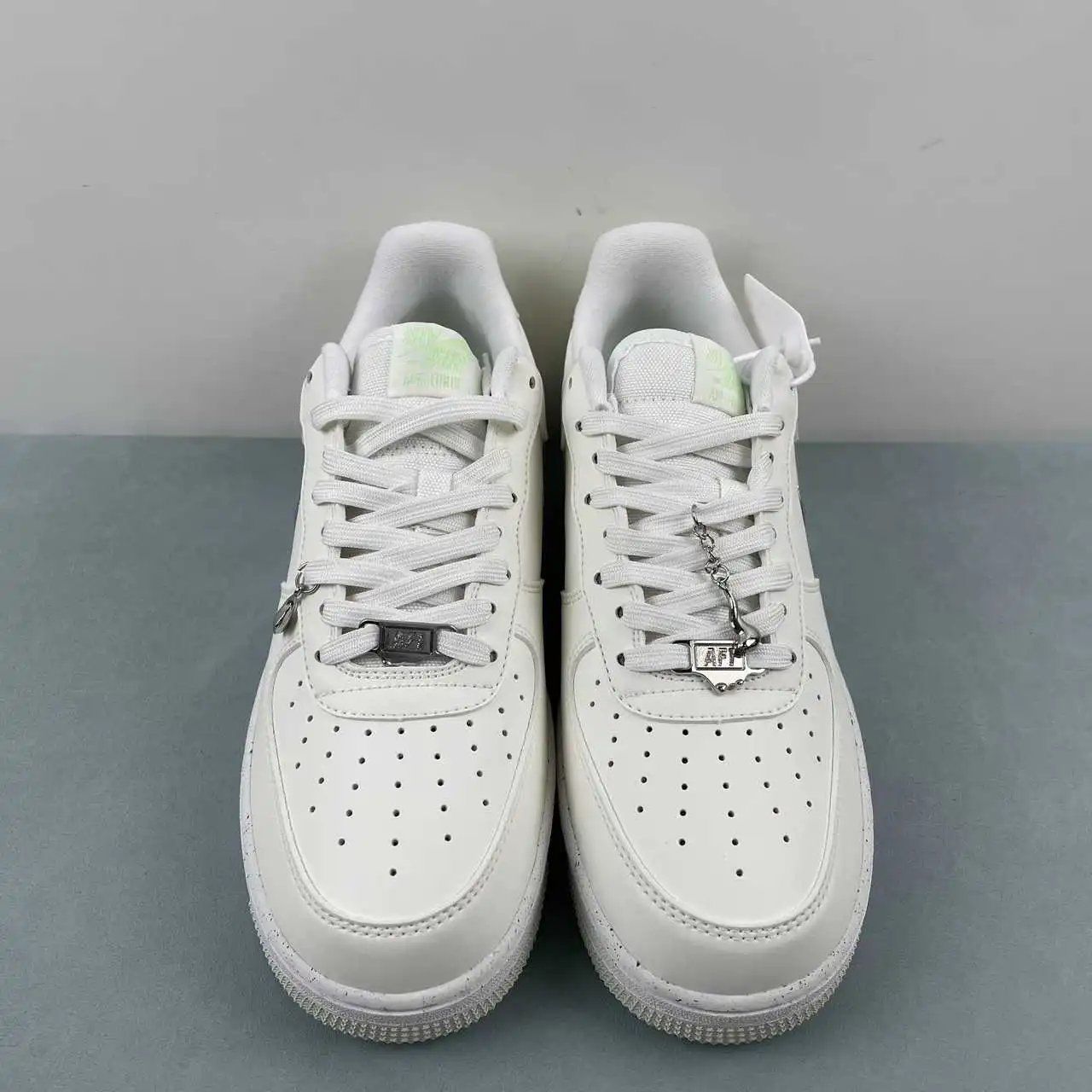 Nike Air Force 1 FN8540-100 thumbnail 3