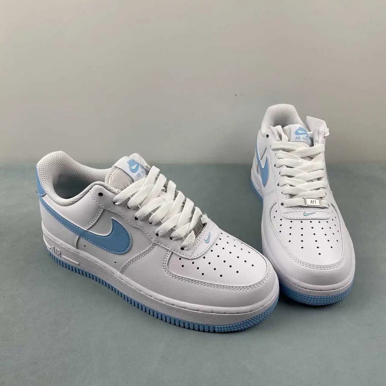 Nike Air Force 1 FQ4296-100 thumbnail 2