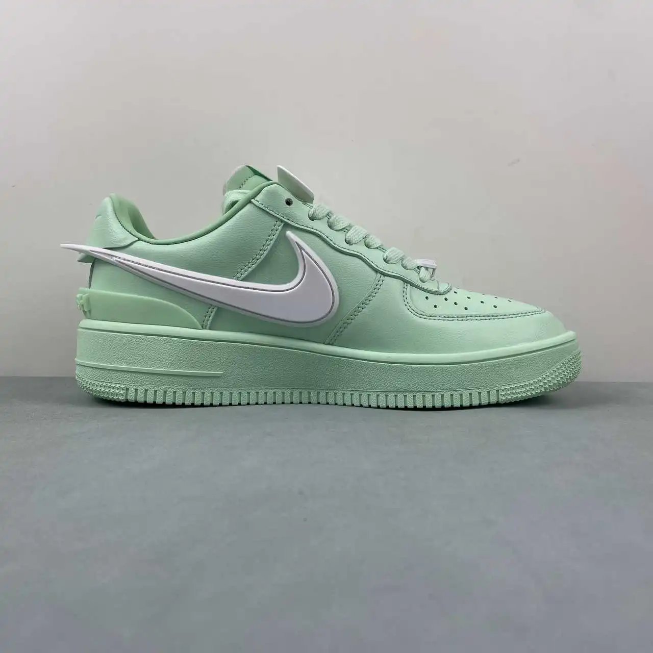 Nike Air Force 1 DV3464-700 thumbnail 4