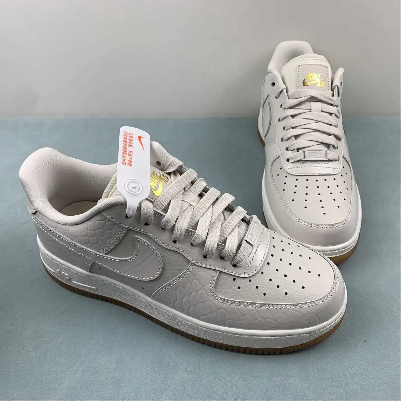 Nike Air Force 1 DZ2708-001 thumbnail 2