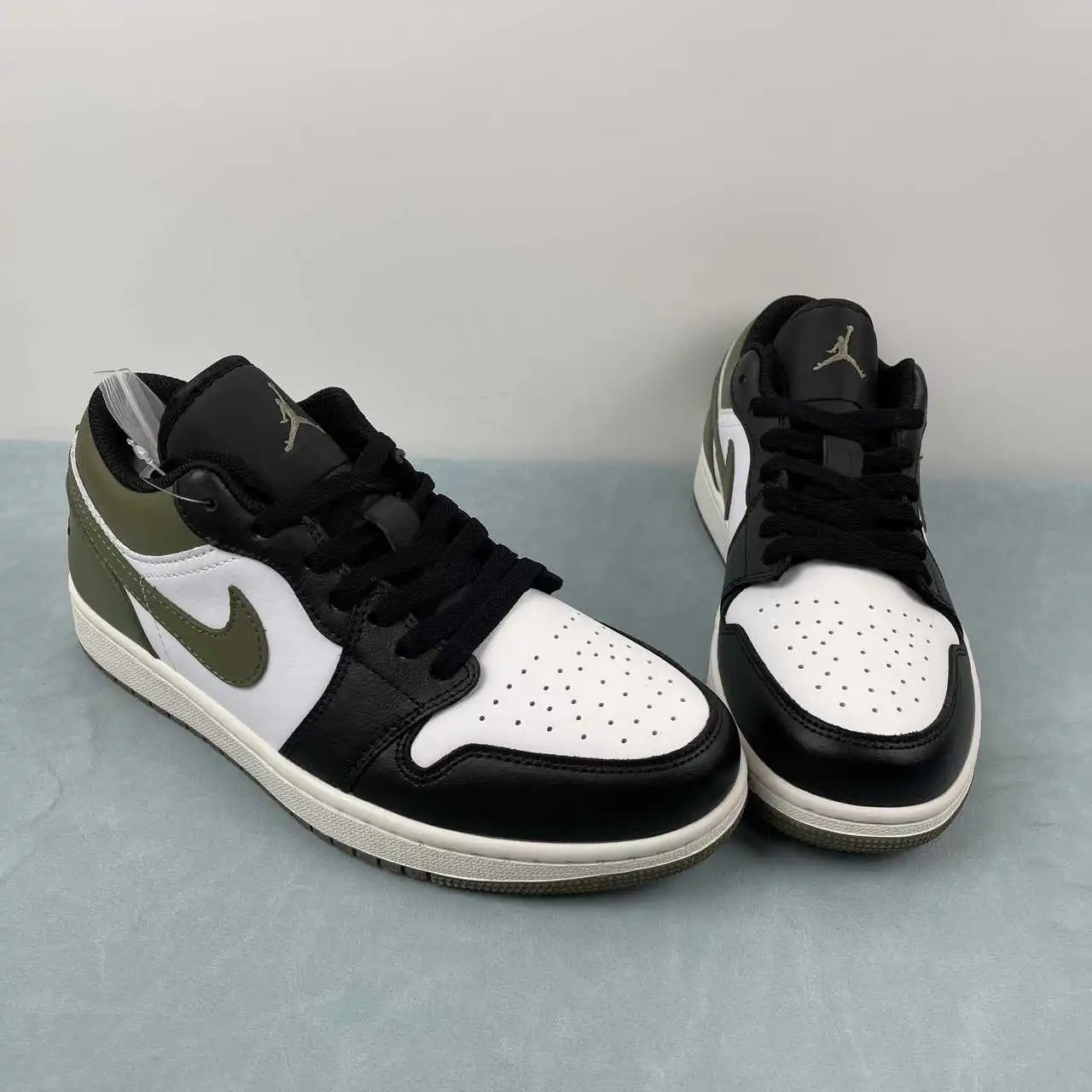 Air Jordan 1 Low 553558-092 thumbnail 2