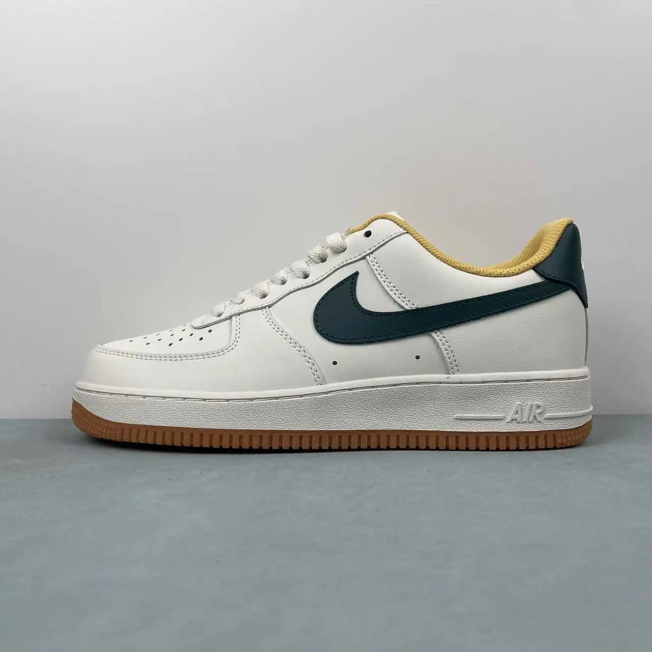 Nike Air Force 1 FD9063-111 thumbnail 4