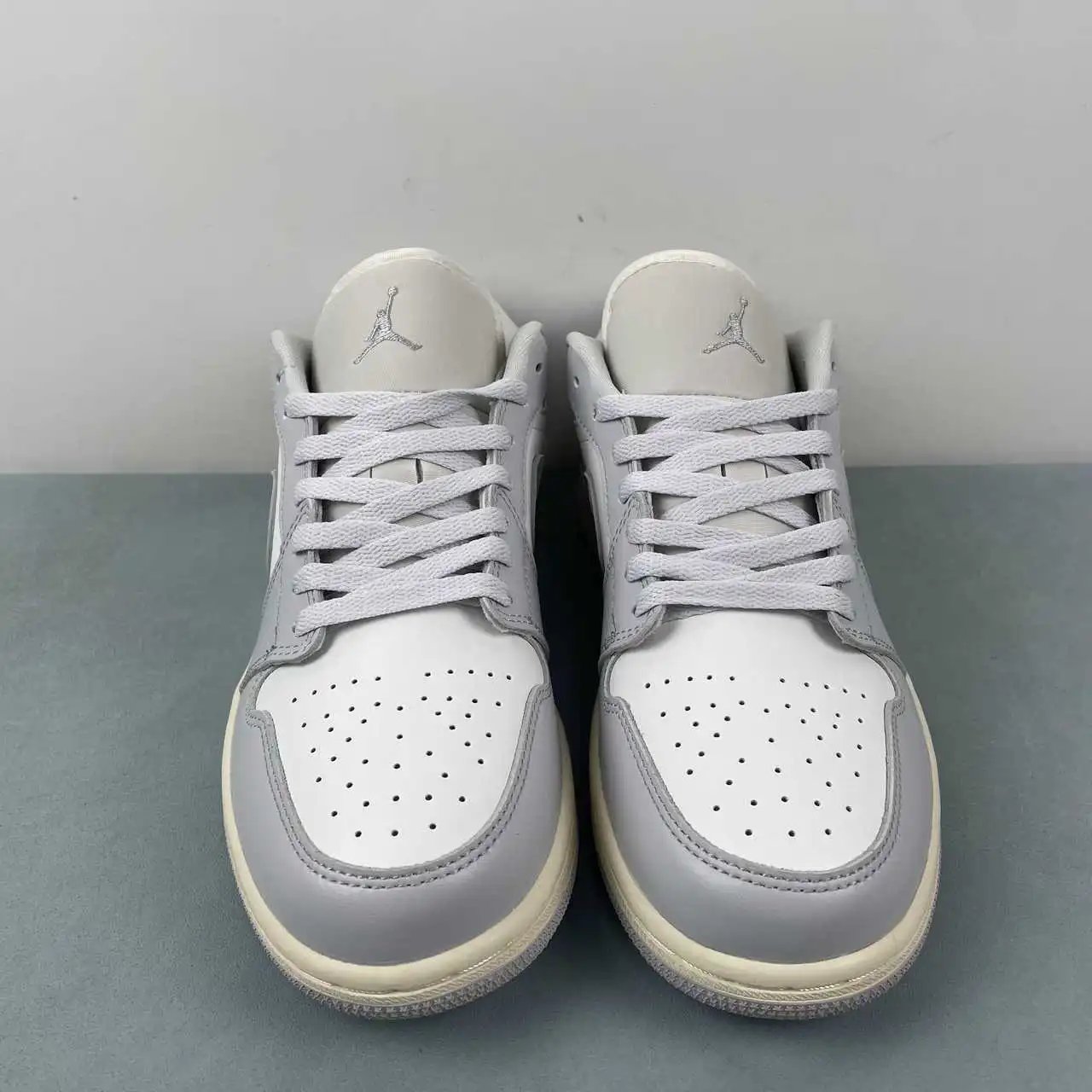 Air Jordan 1 Low DC0774-103 thumbnail 3