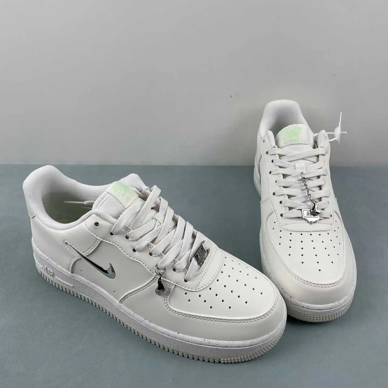 Nike Air Force 1 FN8540-100 thumbnail 2