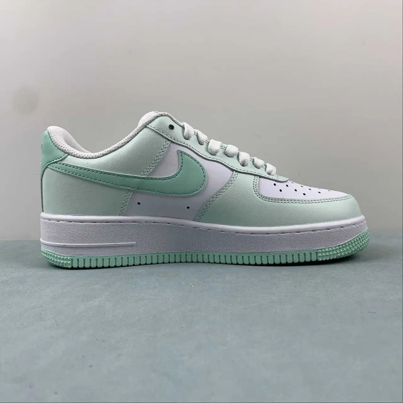 Nike Air Force 1 FZ4123-394 thumbnail 4
