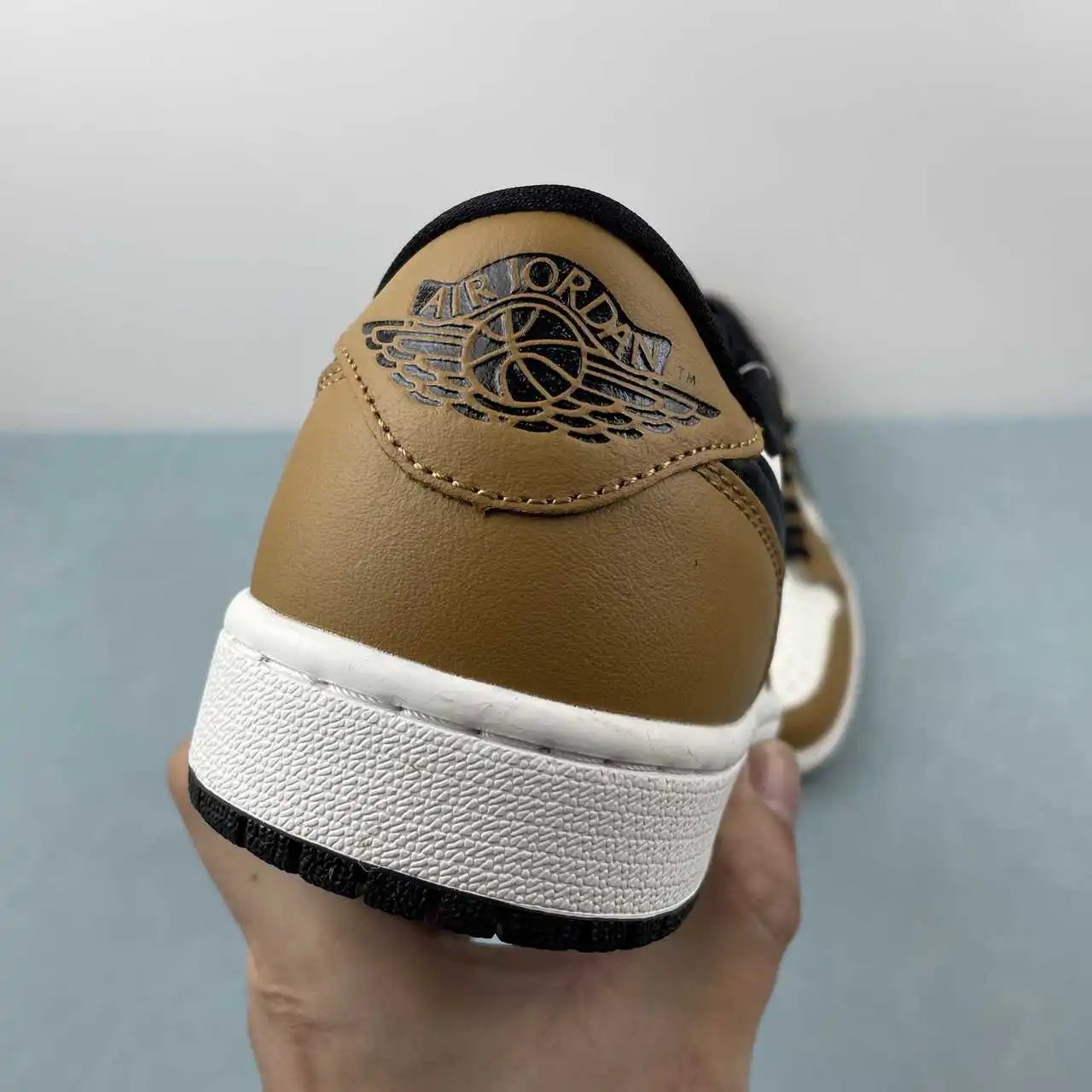 Air Jordan 1 Low CZ0790-107 8