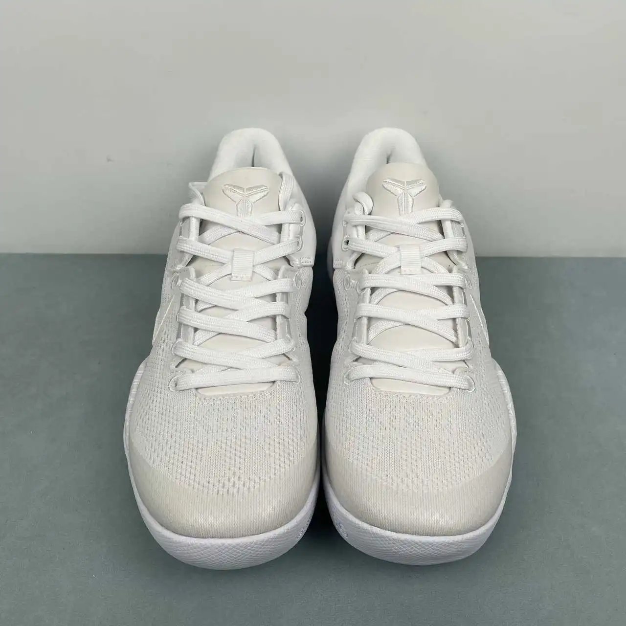 Nike Kobe FJ9364-100 thumbnail 3