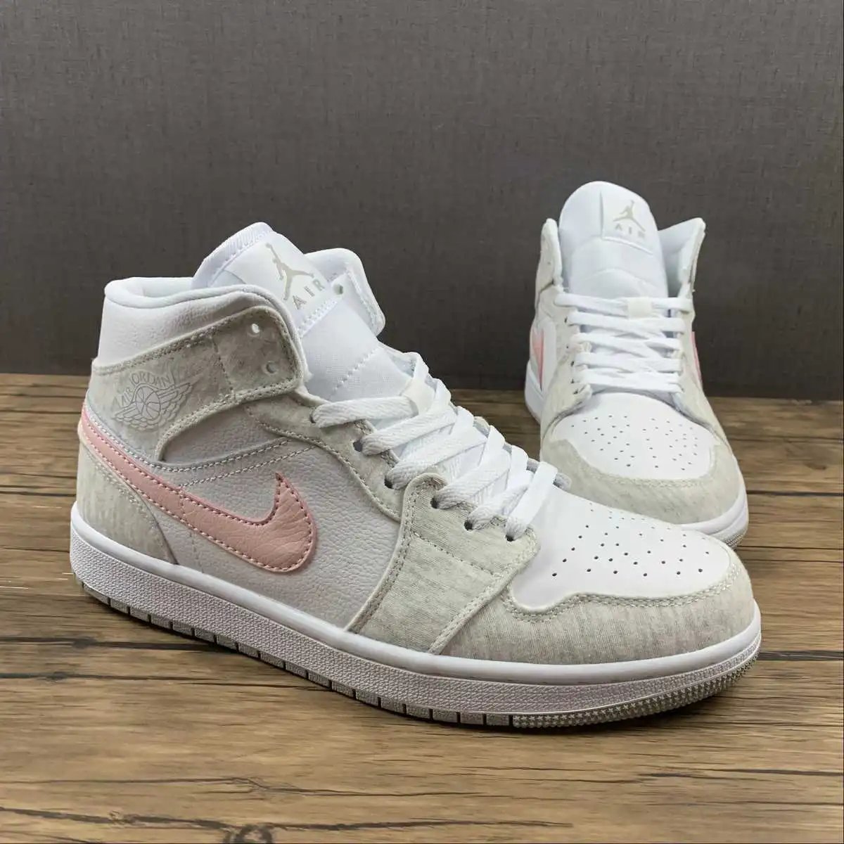 Light Pink AJ1 Mid – DN4045-001 thumbnail 2