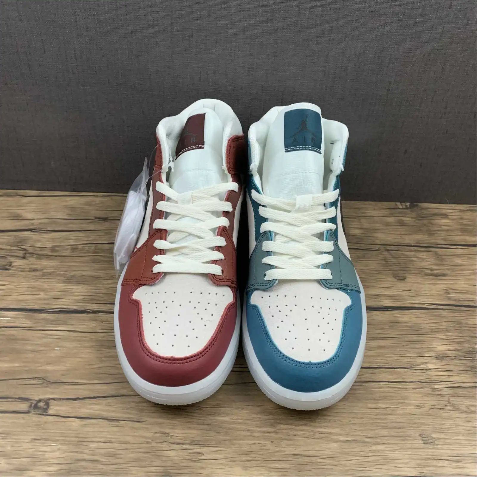 AJ1 Red Blue Mismatch – DM9601-200 thumbnail 3