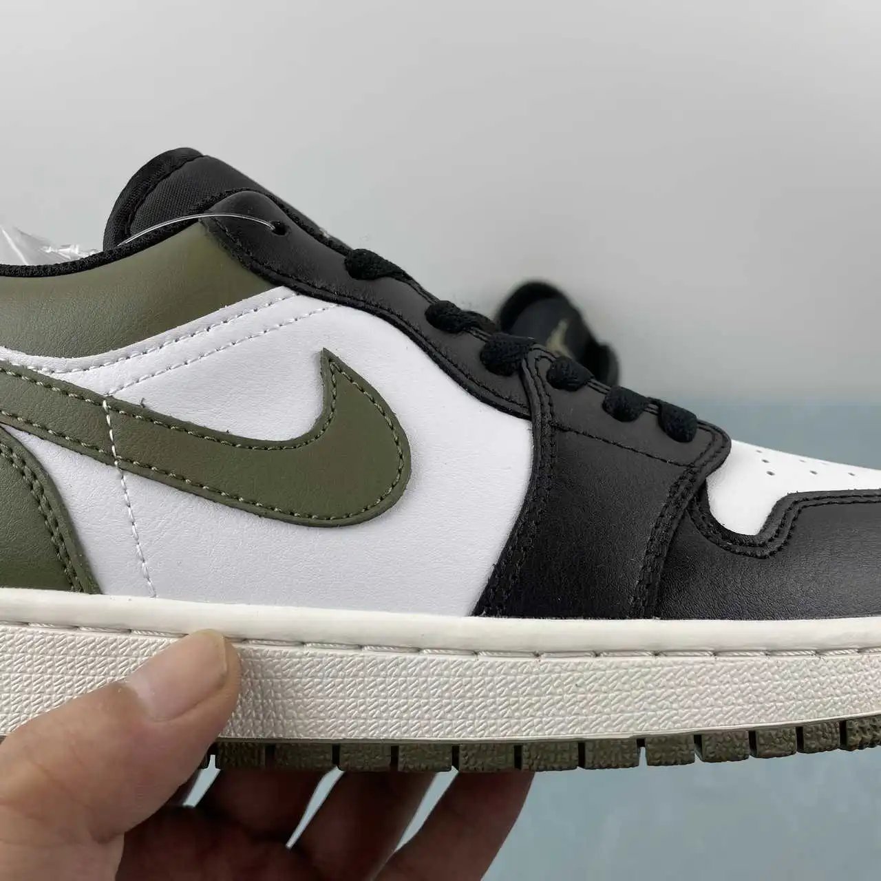 Air Jordan 1 Low 553558-092 9