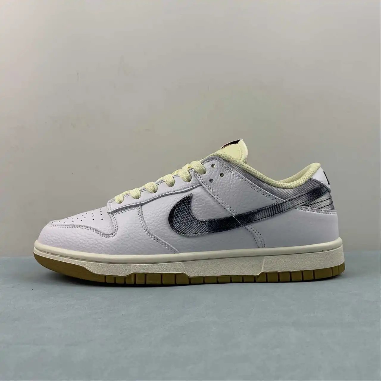Nike Dunk Low FN6881-100 thumbnail 4