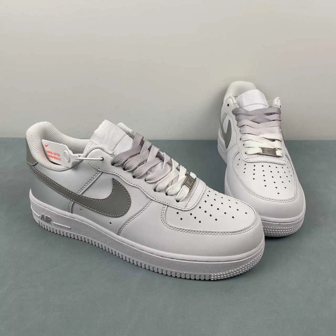 Nike Air Force 1 FN0366-102 thumbnail 2