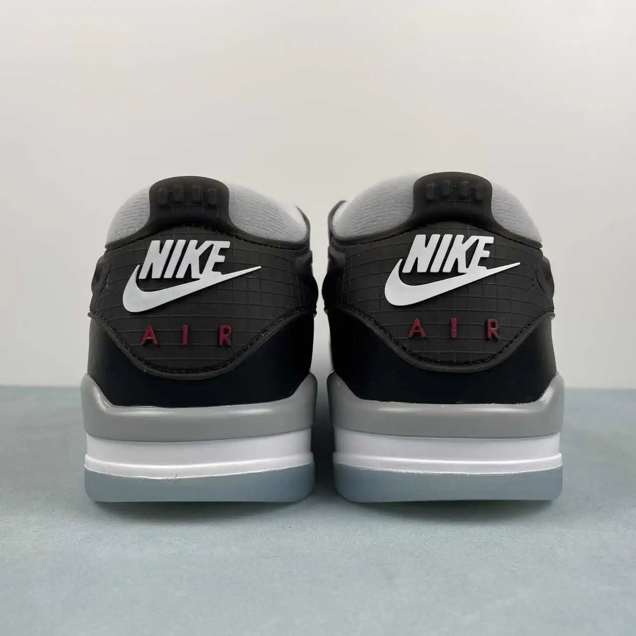 Air Jordan 4 HV5184-010 thumbnail 3
