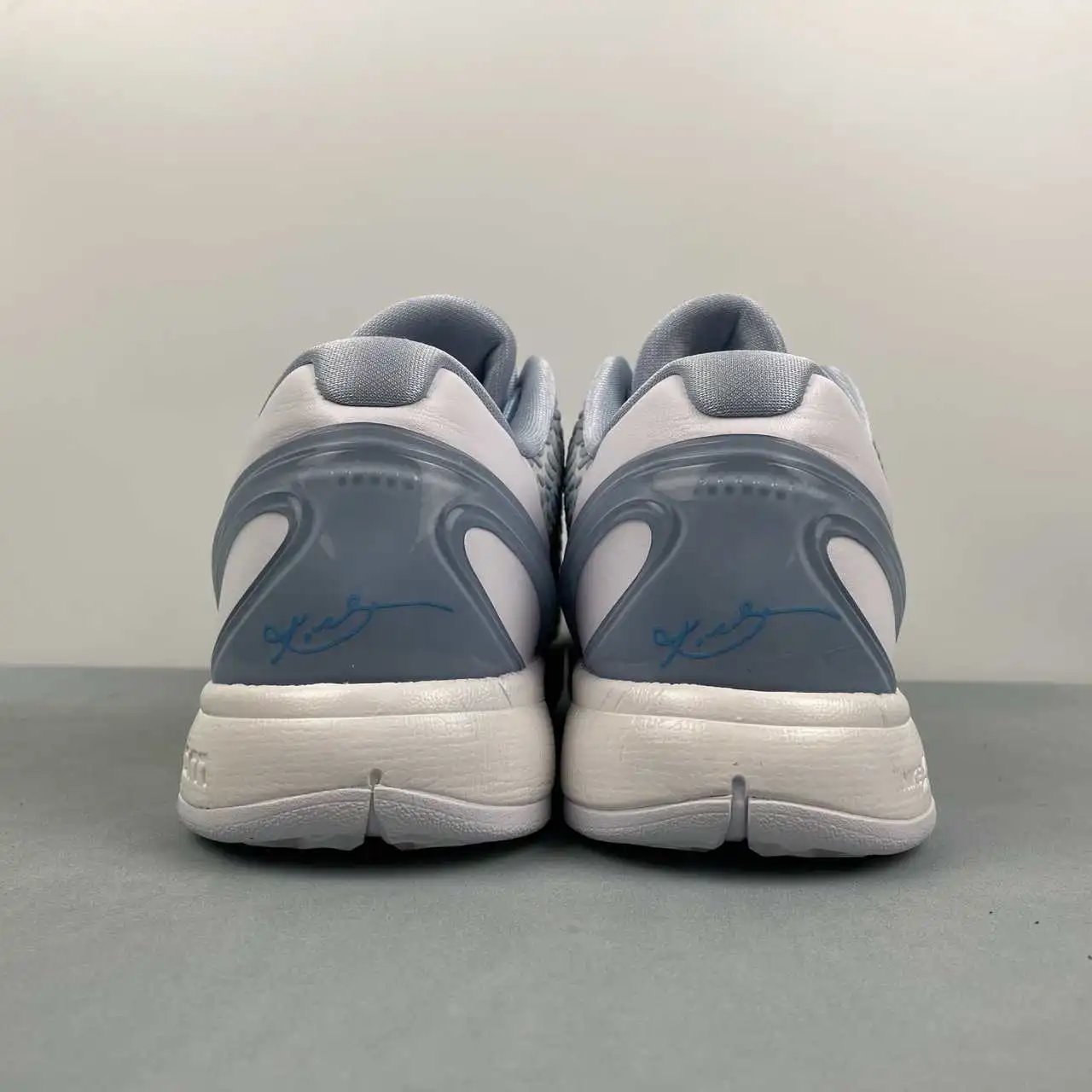 Nike Kobe IO3672-400 thumbnail 4