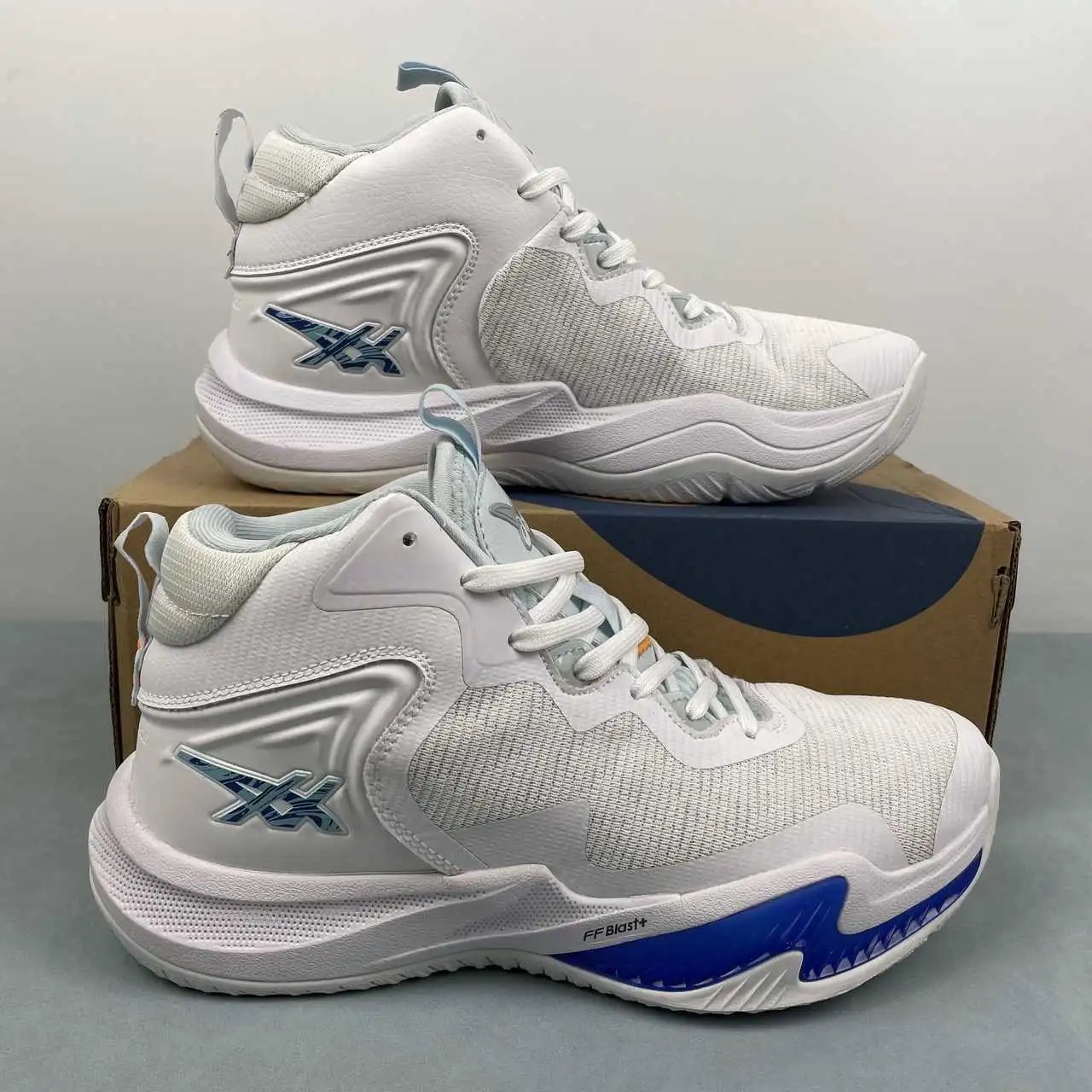 Asics NOVA SURGE 3 1061A048-100