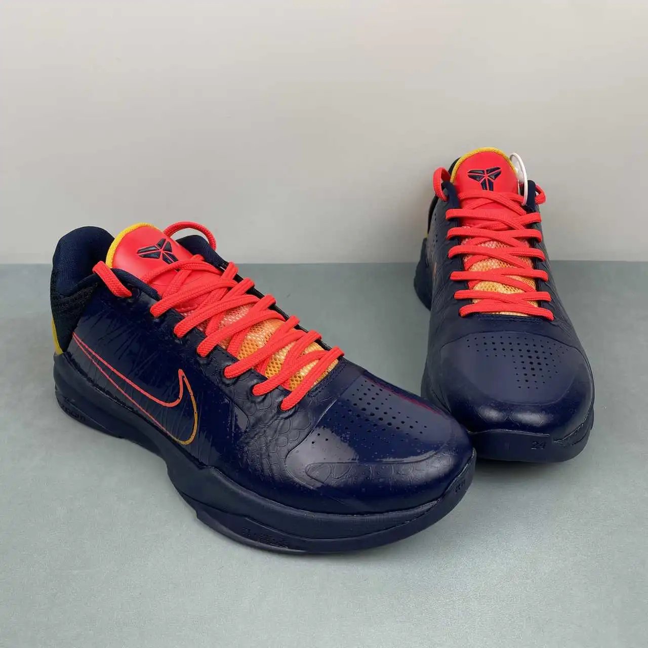 Nike Kobe 8 IM3207-400 thumbnail 2