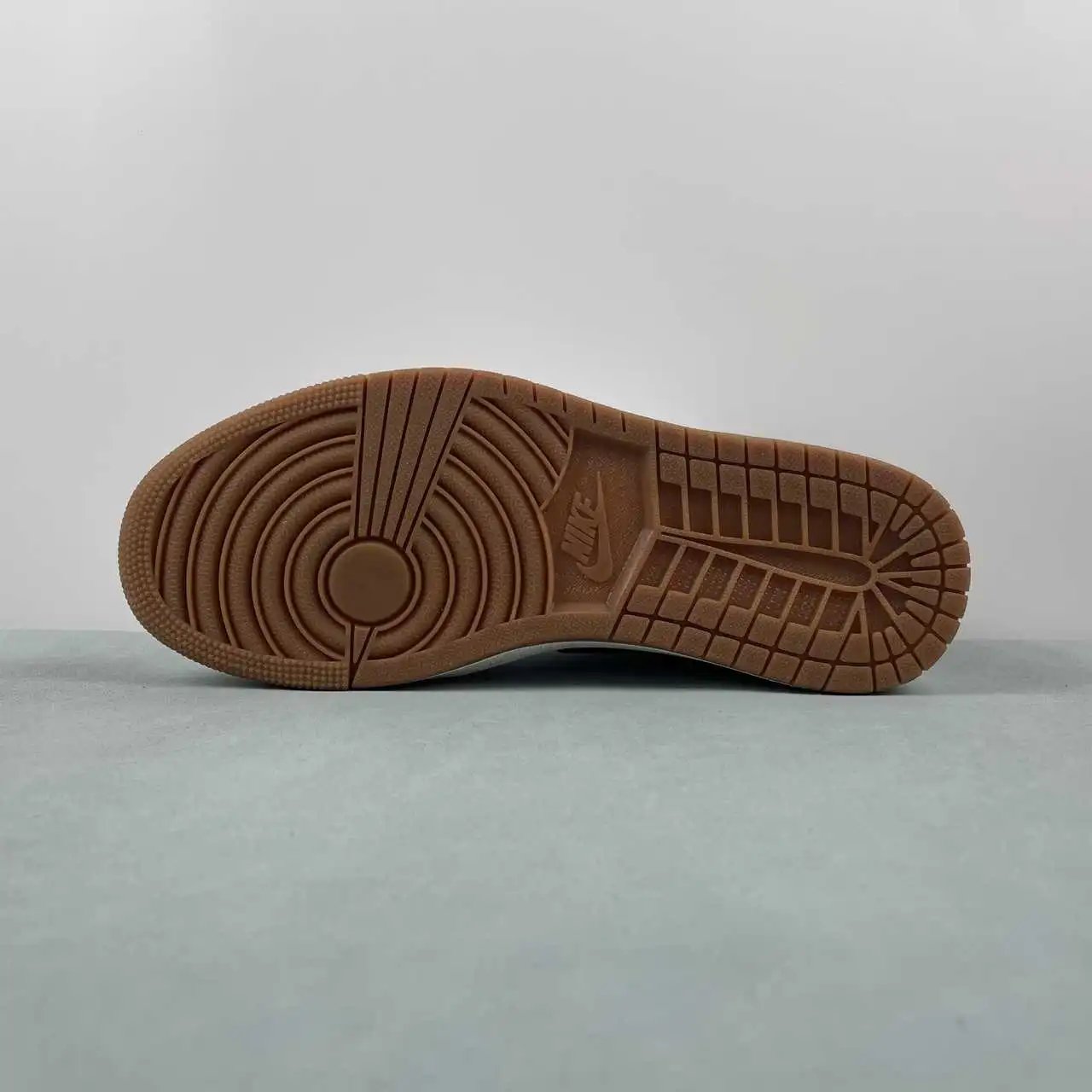 Air Jordan 1 Low CZ0775-133 11