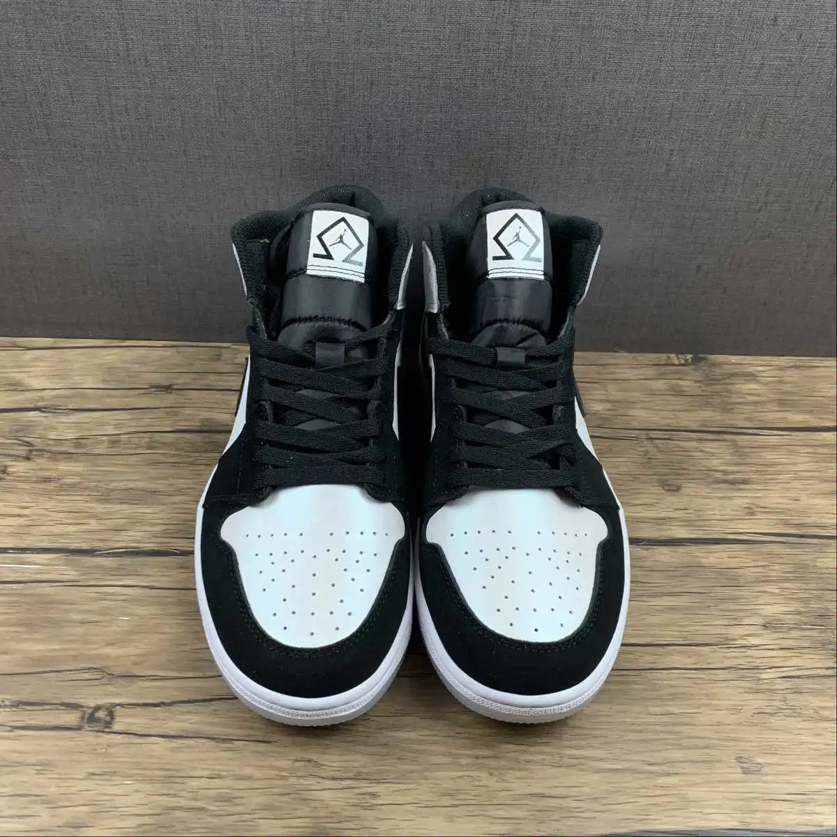 AJ1 Mid Black White – DH6933-100 thumbnail 3
