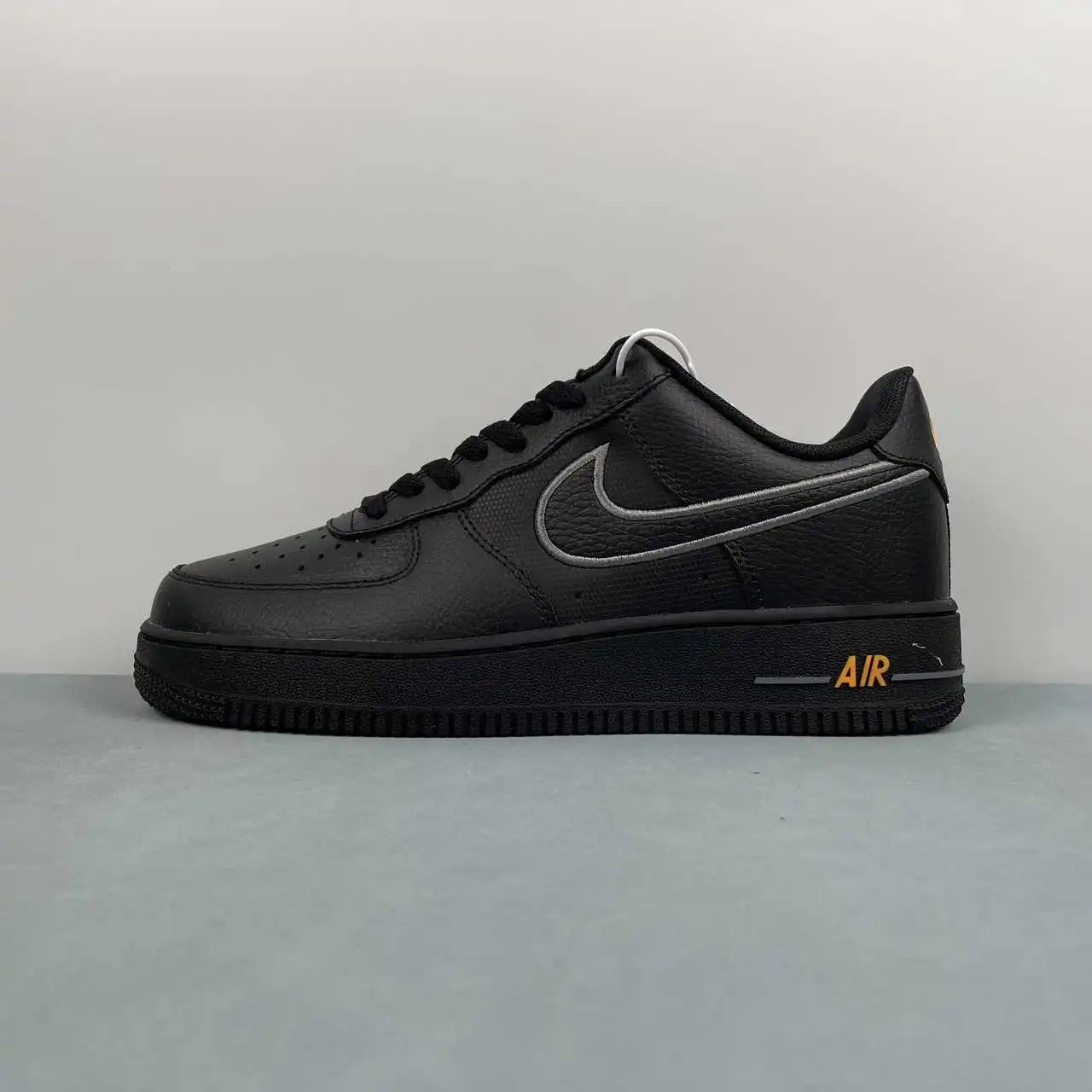 Nike Air Force 1 IB7677-001 thumbnail 4