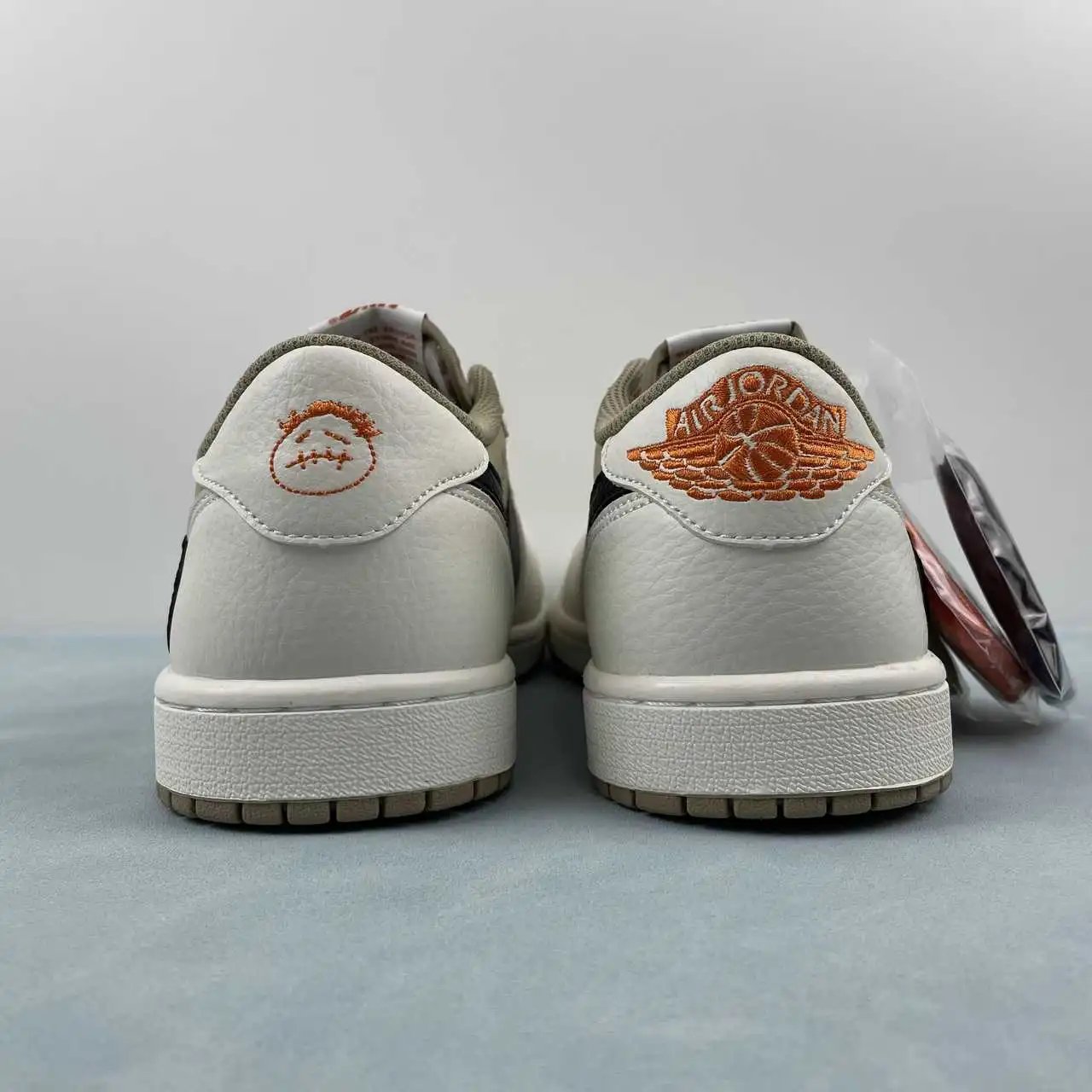 Air Jordan 1 Low DJ4137-701 thumbnail 4