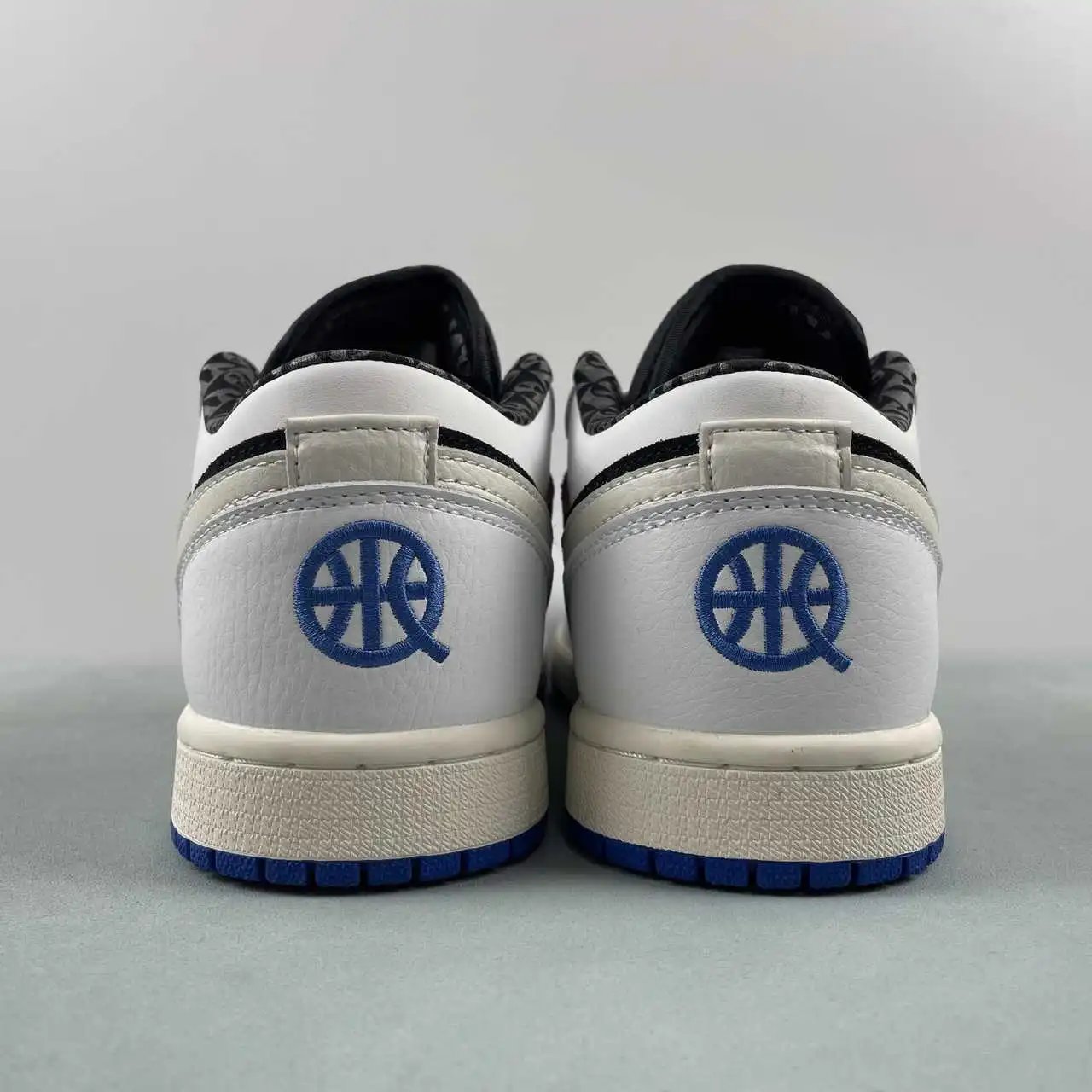 Air Jordan 1 Low HQ0764-001 thumbnail 4