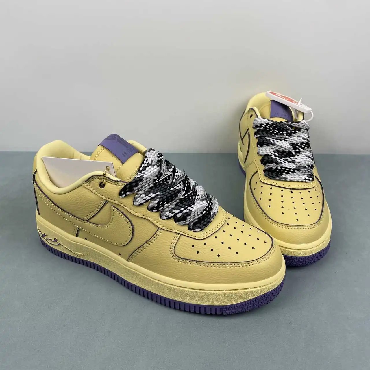 Nike Air Force 1 HV9408-700 thumbnail 2