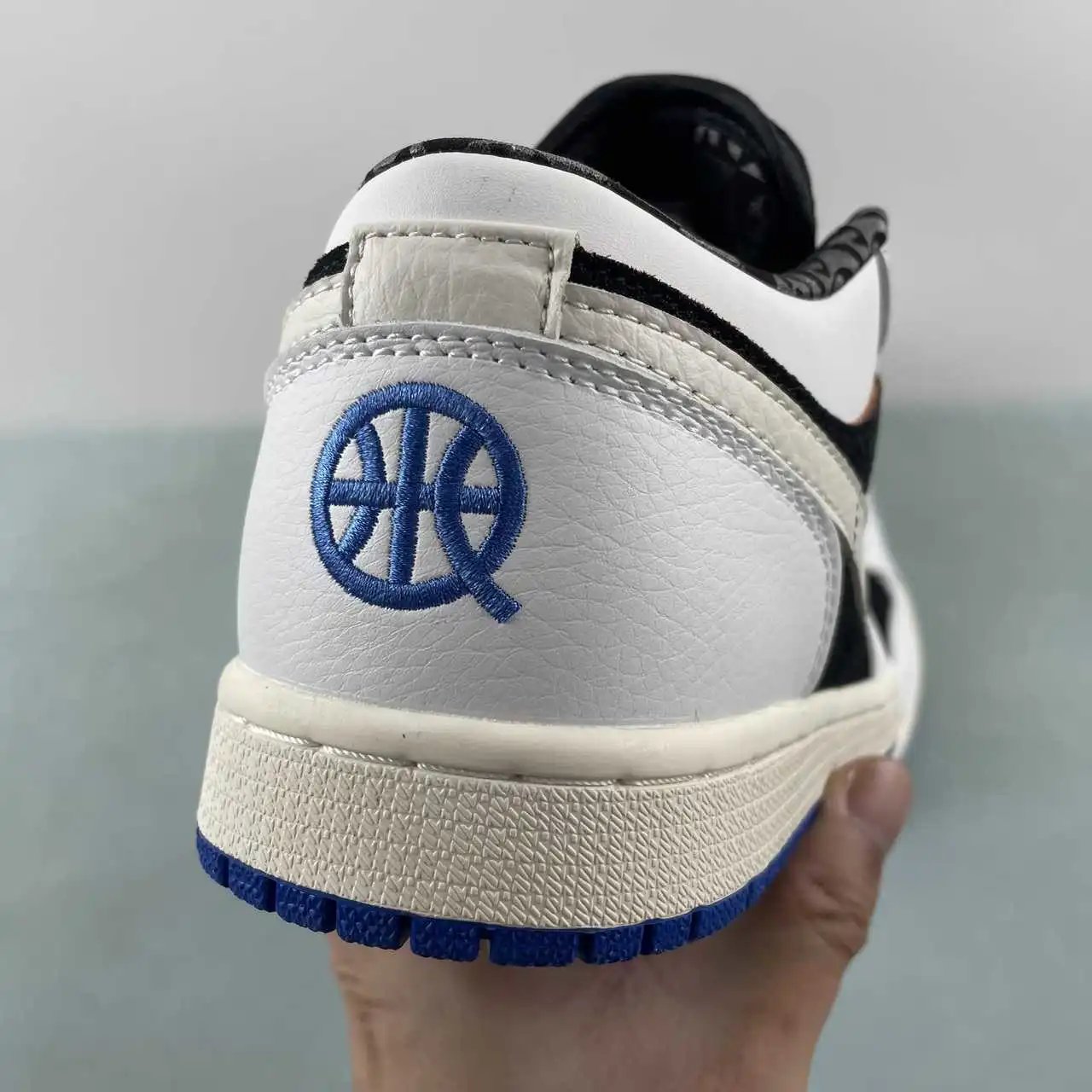 Air Jordan 1 Low HQ0764-001 8
