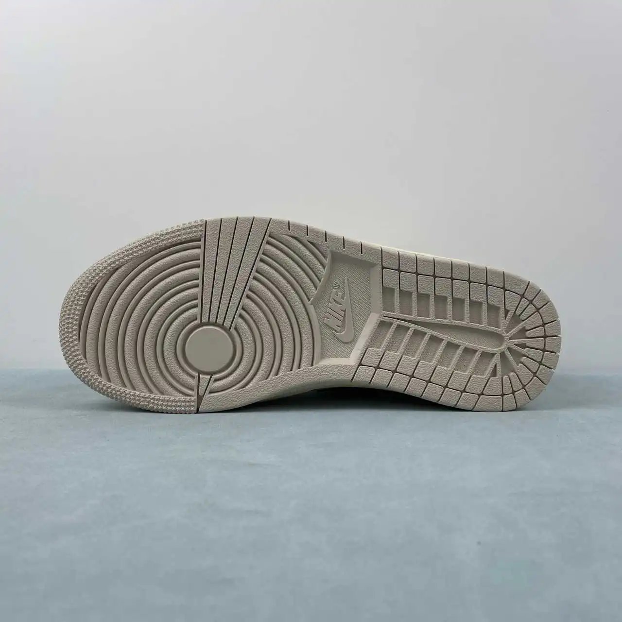 Air Jordan 1 Low HQ3440-101 11