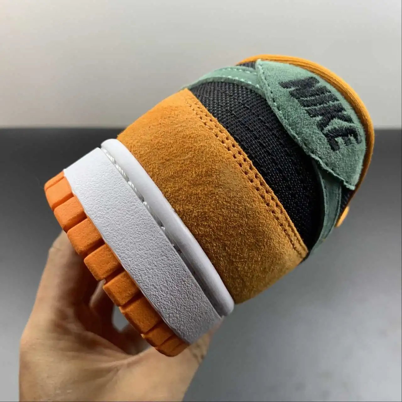Nike Dunk Low DA1469-001 10