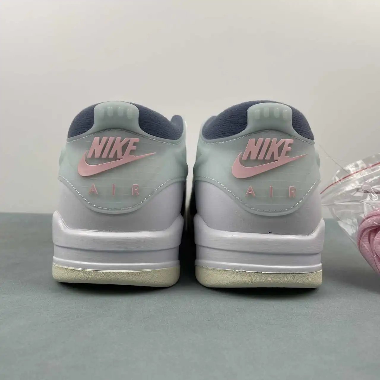 Air Jordan 4 FQ7939-101 thumbnail 3