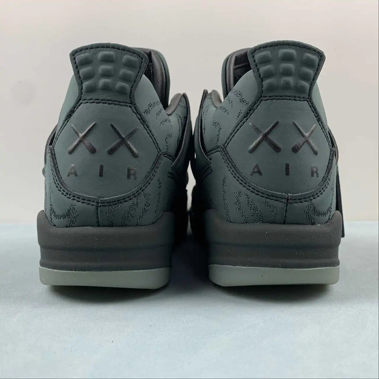 Air Jordan 4 930155-001 thumbnail 3